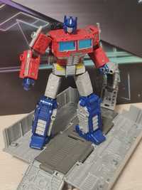 Transformers Earthrise Leader class Optimus Prime