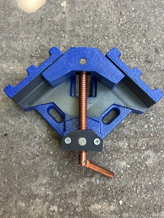 Menghina unghiulara de colt 90 grade