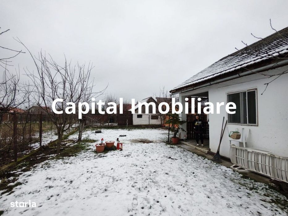 Casa cu mansarda, 7 camere, anexe, Sanmartin