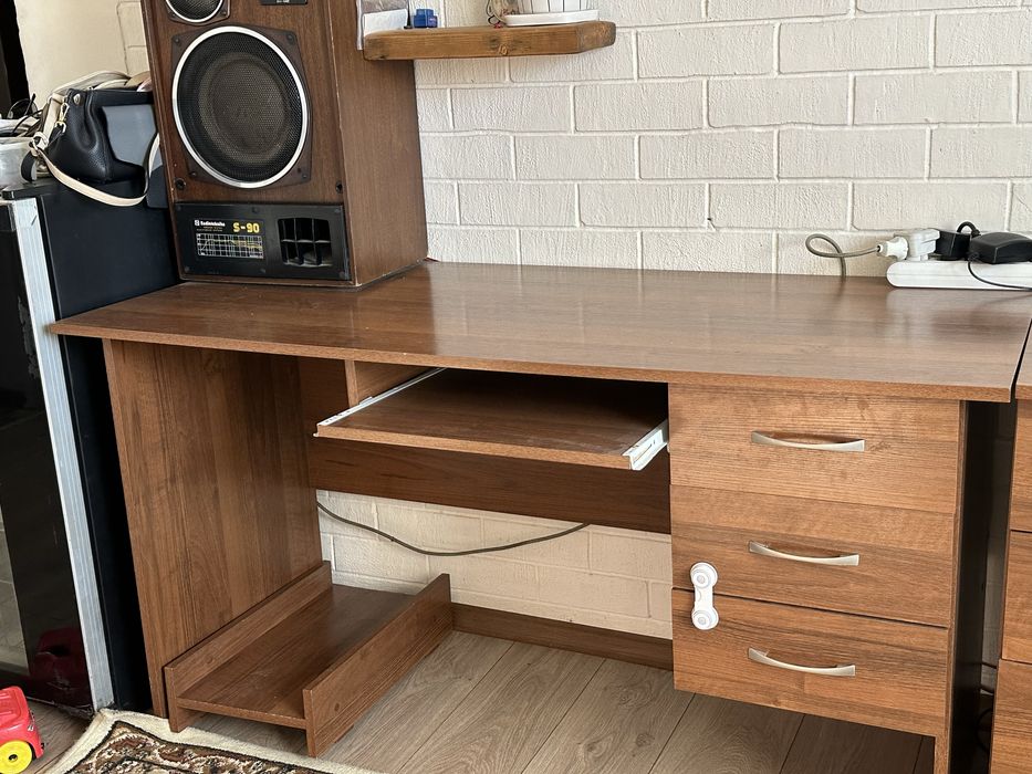 Продам письменый компьютерный стол