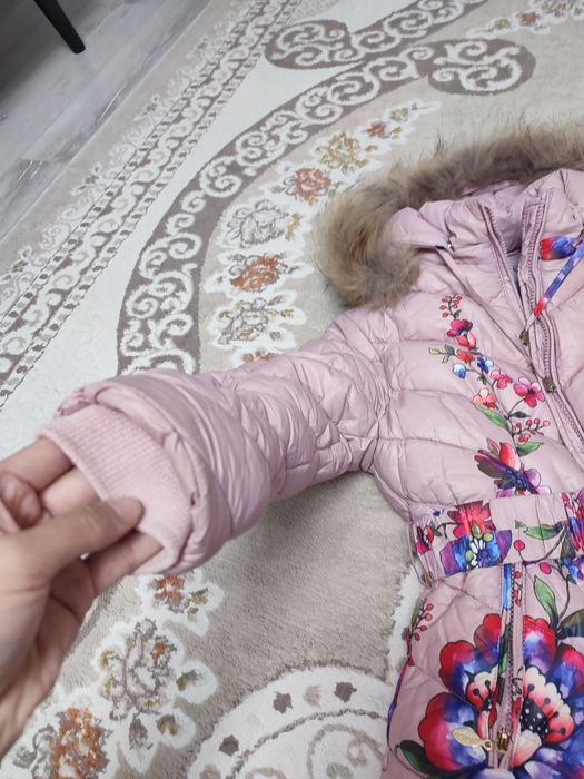 продам куртку для девочек 140 см рост примерно на 7-8 лет