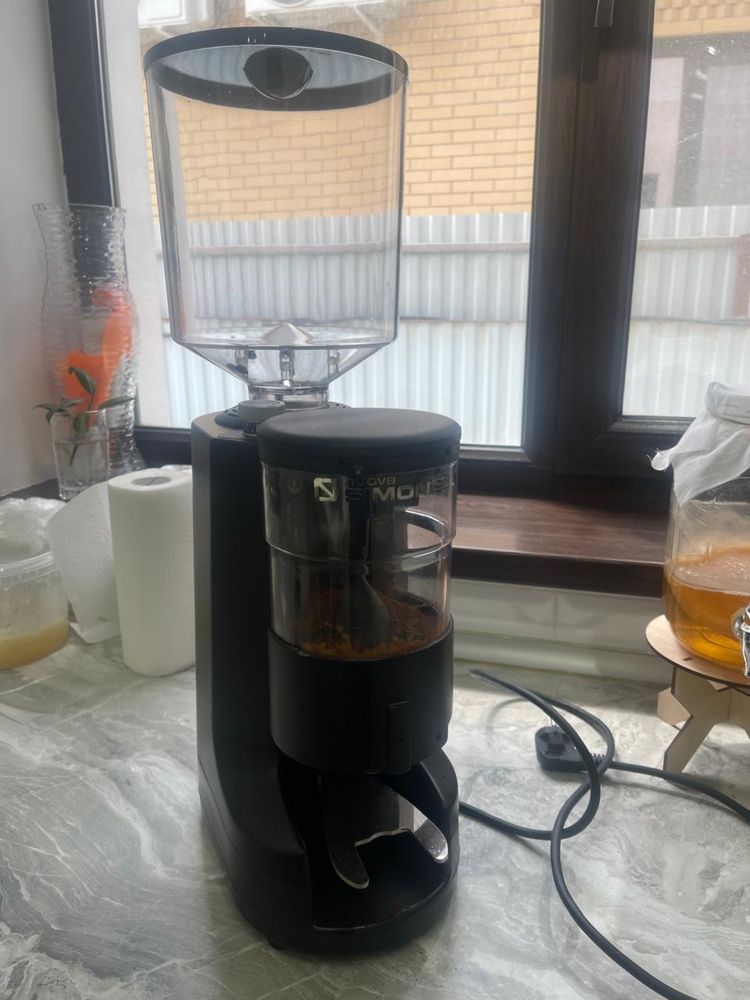 Кофемолка оригинальная фирма Simonelli