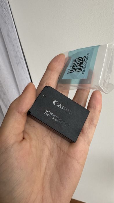 Продам батарейку аккумлятор на canon LP-E12