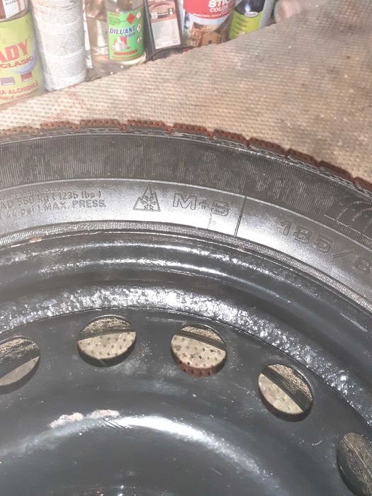 Se vand 2 seturi roti m+s