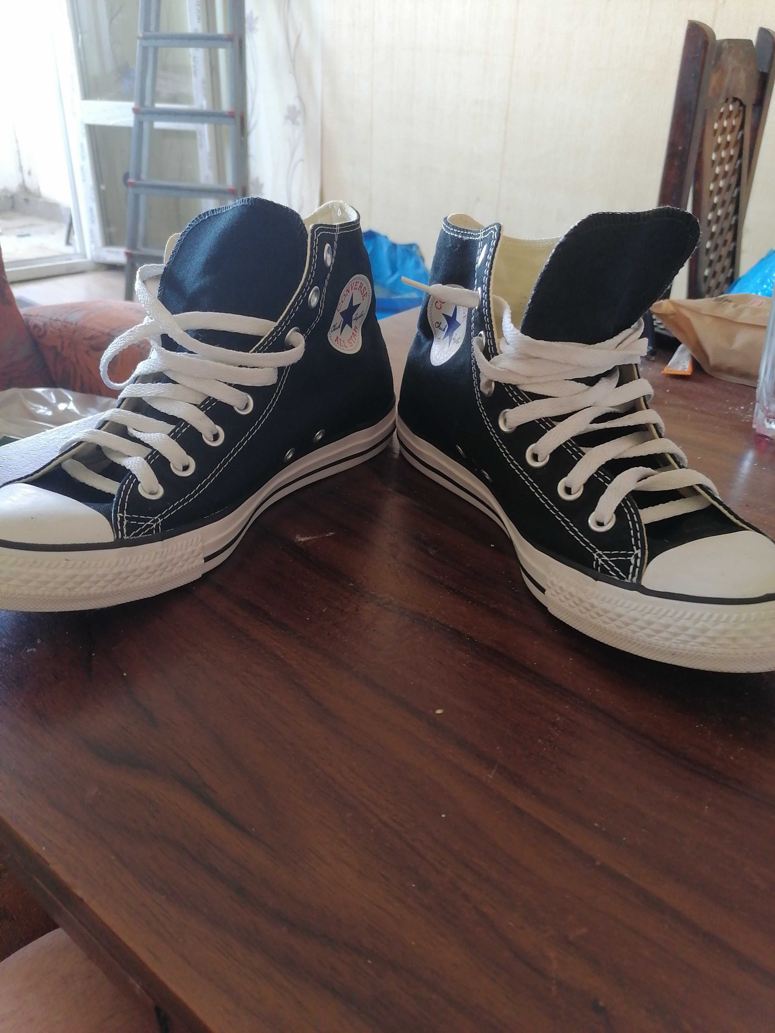 Продавам оригинален Converse номер 42.5