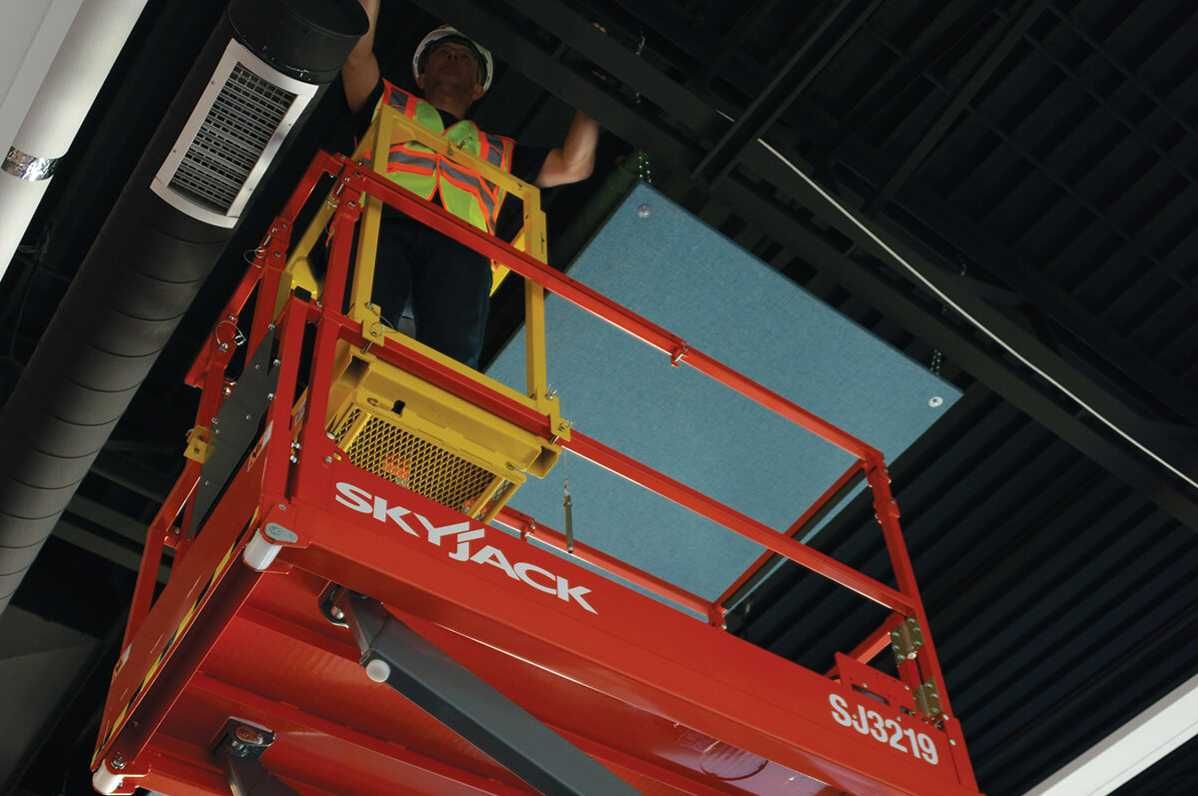 ПОД НАЕМ Ножична Вишка Skyjack SJIH 3219/ 8 м. Височина, гр. Казанлък