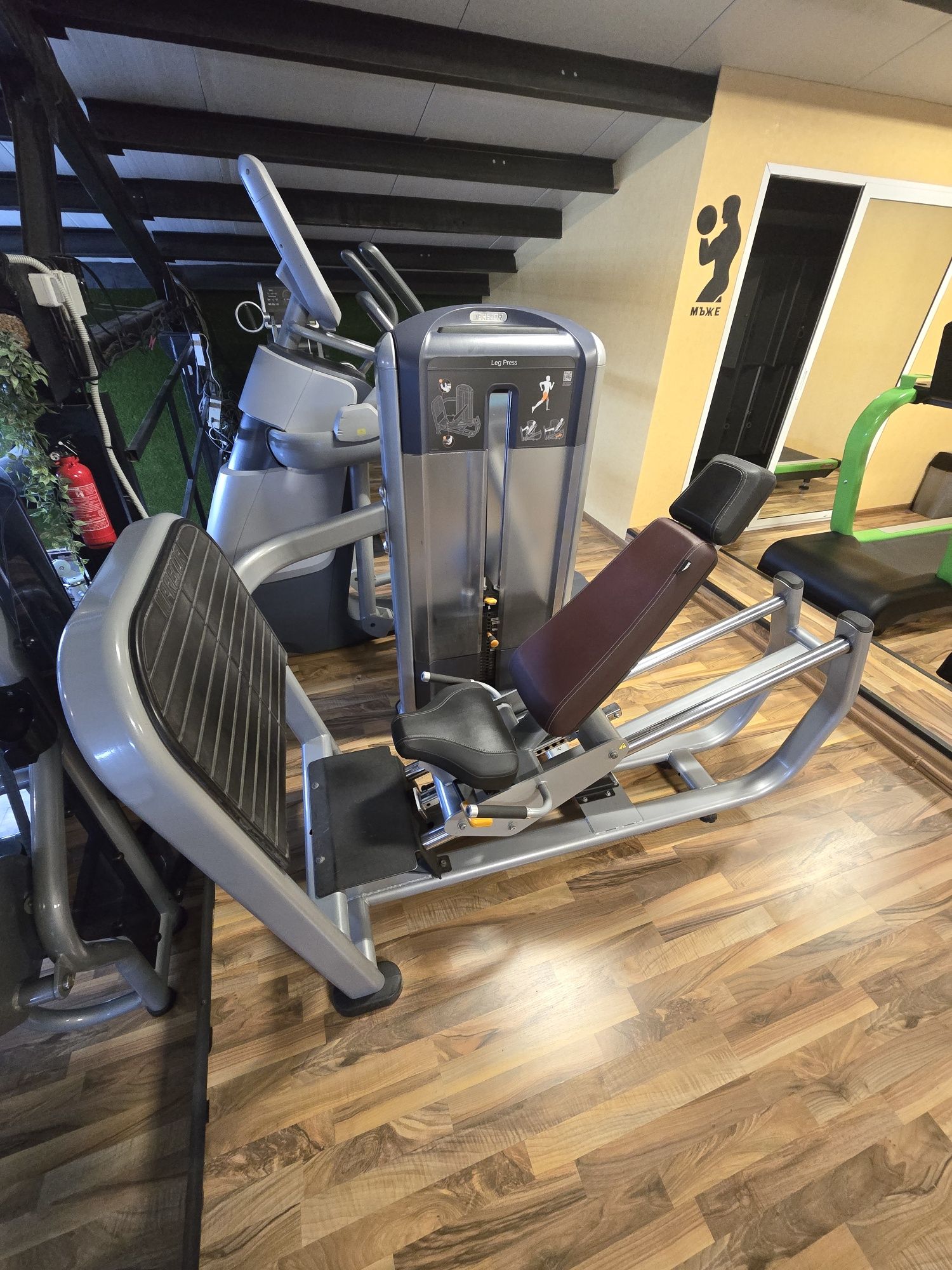 Precor leg press прекор лег преса професионална без забележки