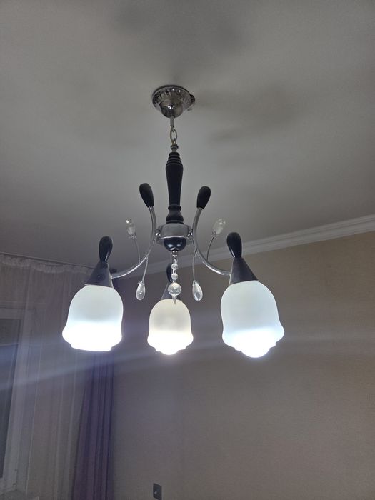 Продам  люстру 3х рожковая