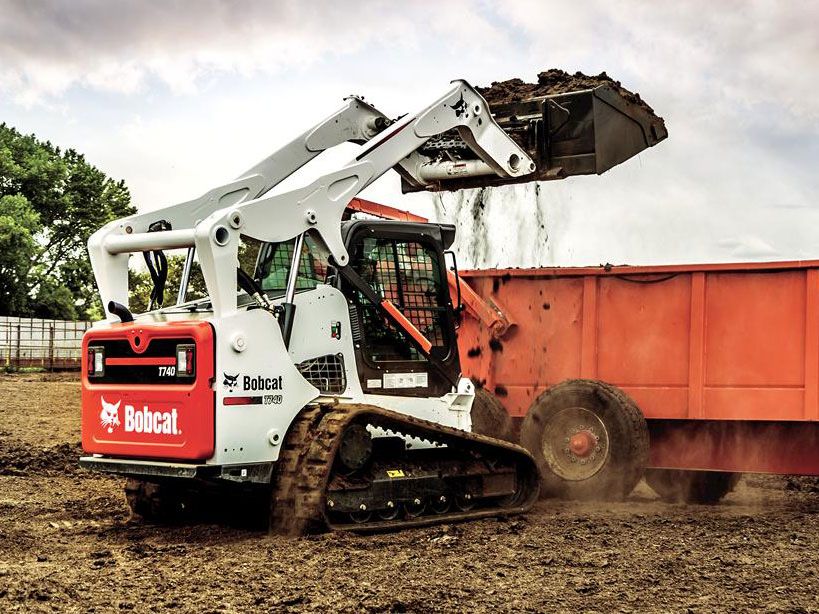 Închiriez buldoexcavator miniexcavator miniincarcator Bobcat compactor