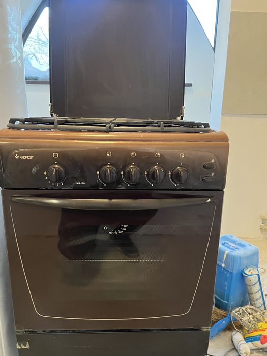 Продам газ плиту срочно