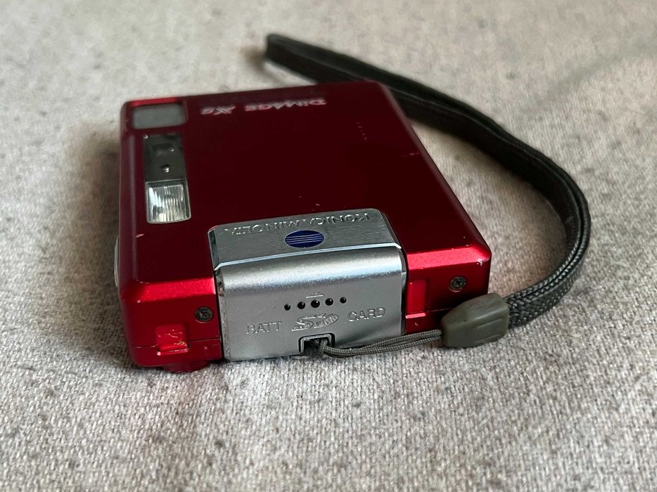 Konica Minolta Dimage Xg rosu 3 2MP aparat rar cu defect