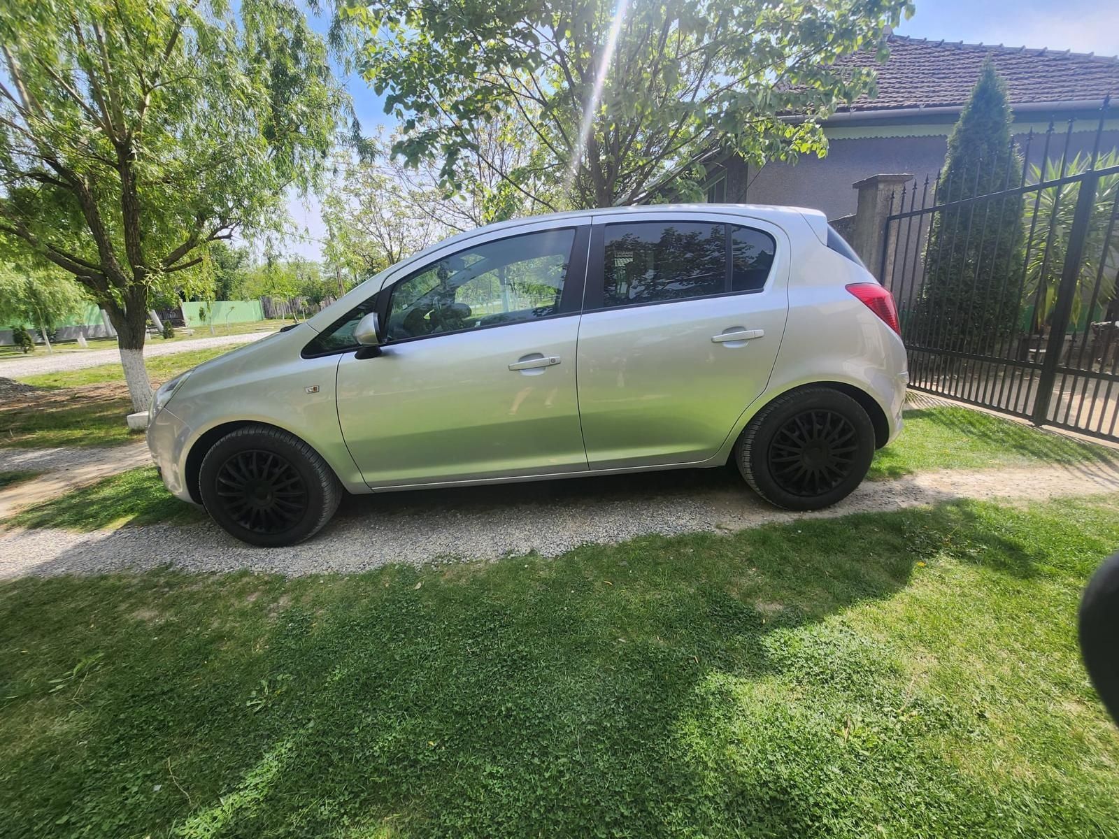 Opel Corsa D 1.4 benzină  88.000 KM