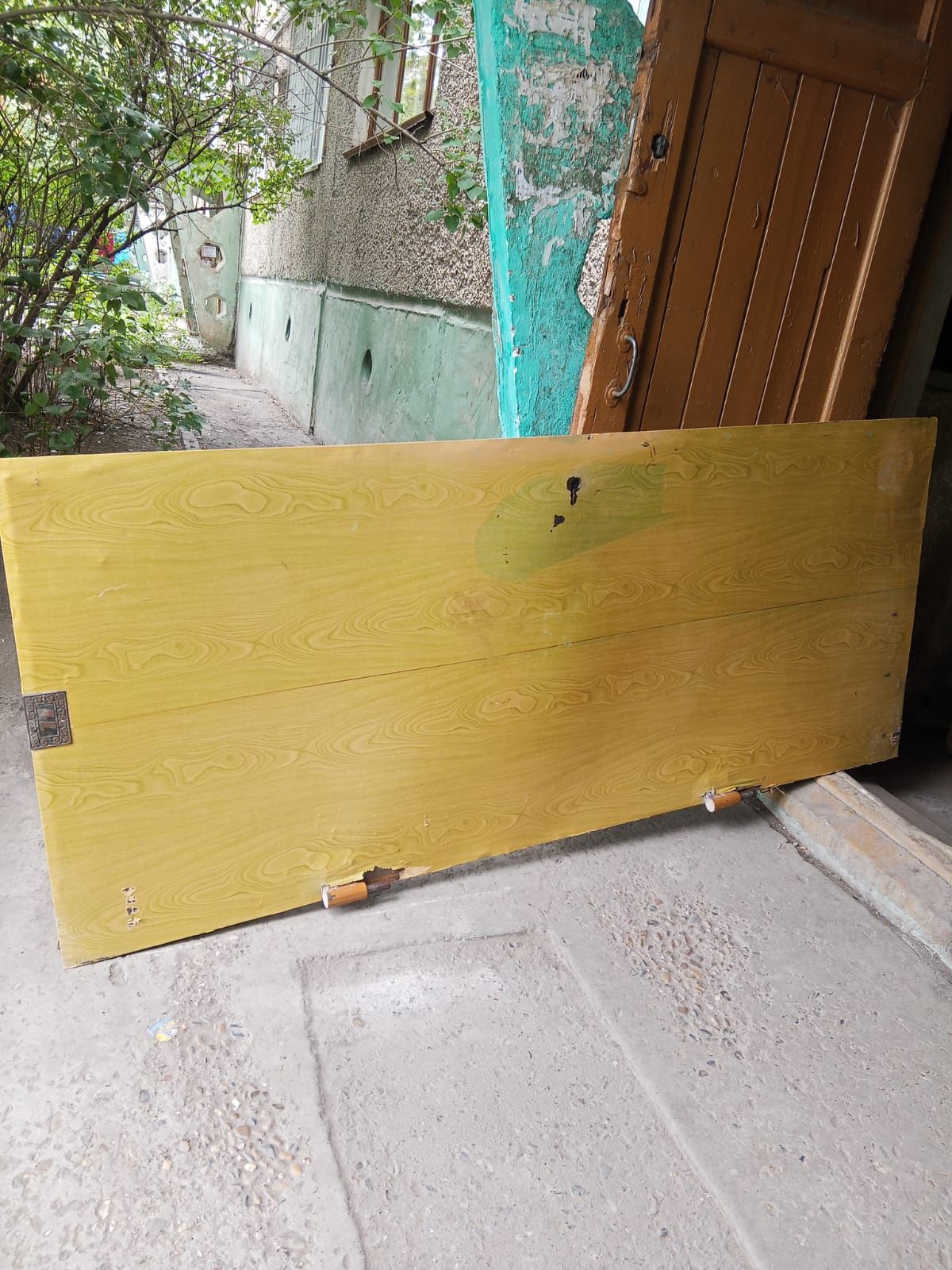 Продам железную дверь