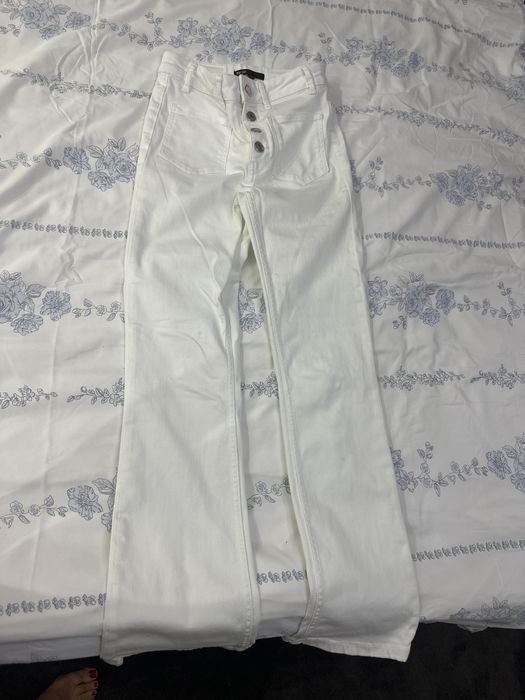 Маркови бели панталони на марката Maje