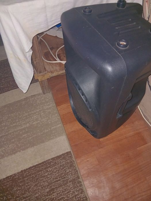 Vand sau schimb cu diferite boxa activa boxa merge foarte bn