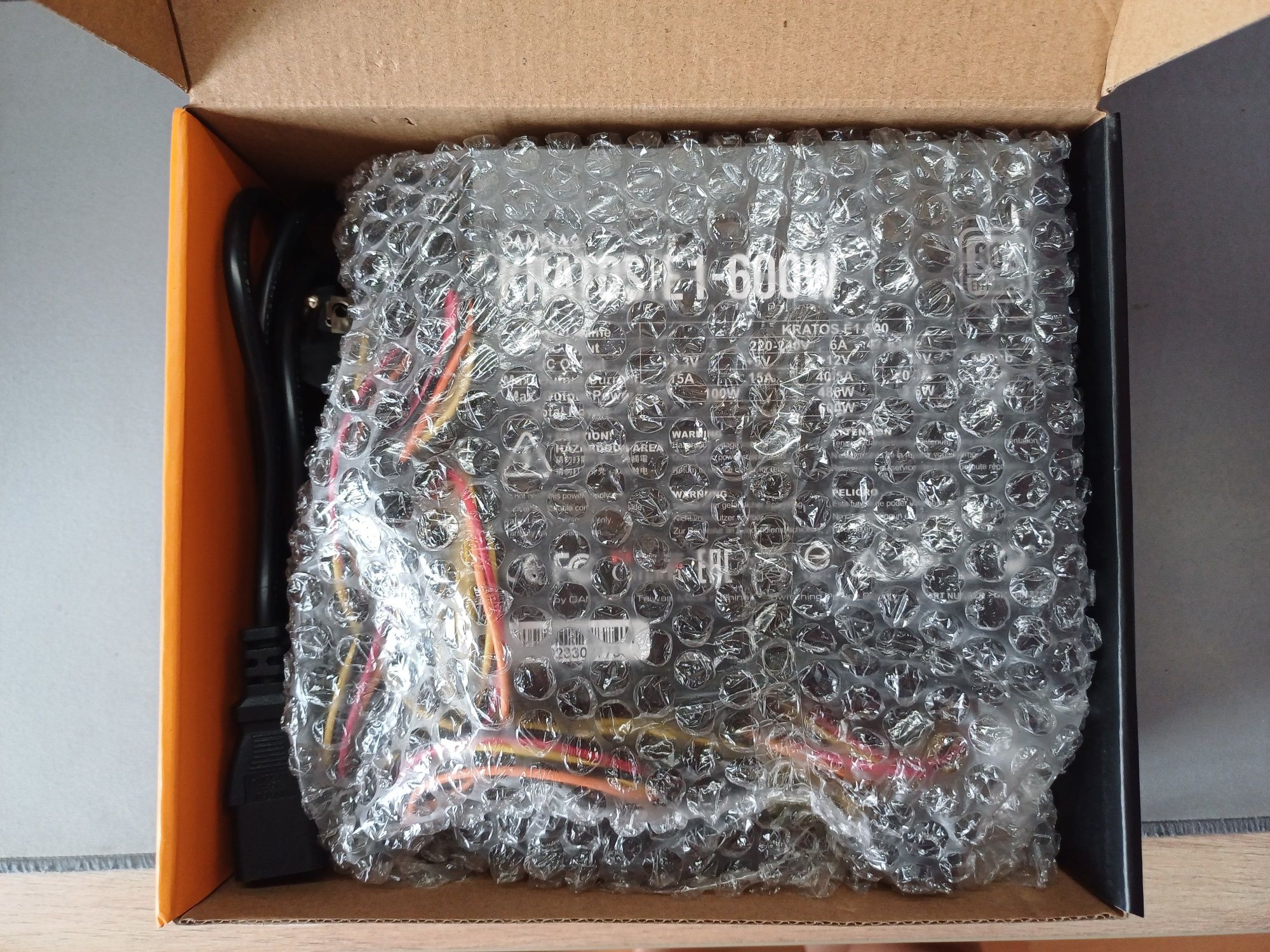 Захранване Gamdias KRATOS E1-600, 600W, с RGB подсветка