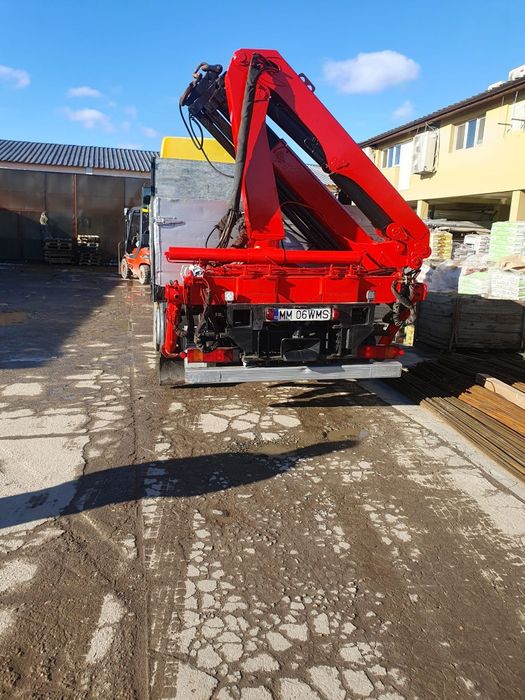 Camion MAN cu macara