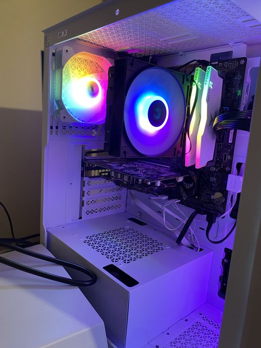 ГАРАНЦИОННИ Ryzen 5 5600x, Asus B550M-E, 16 GB DELTA FORCE