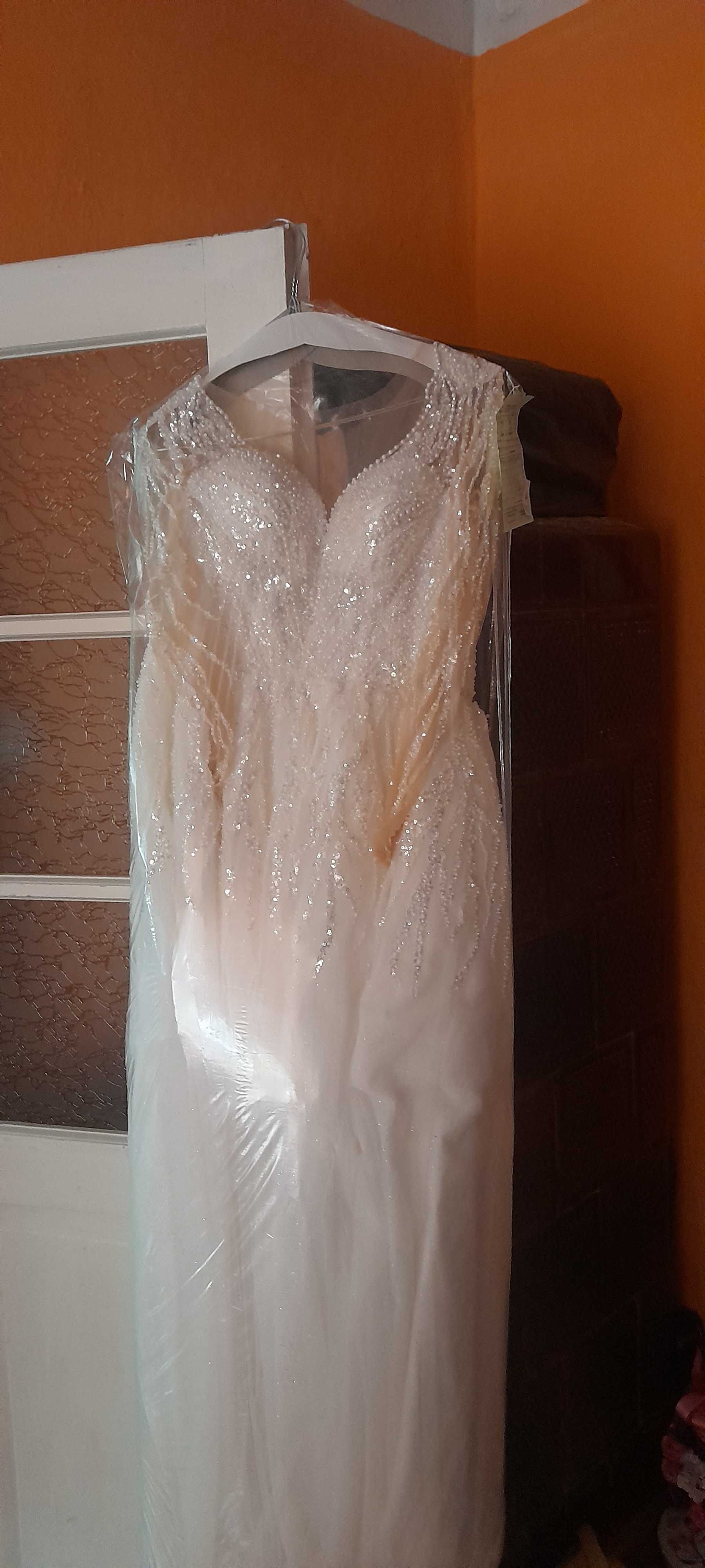 Vand rochie de mireasa model deosebit