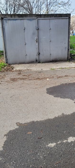 Продавам гаражни врати