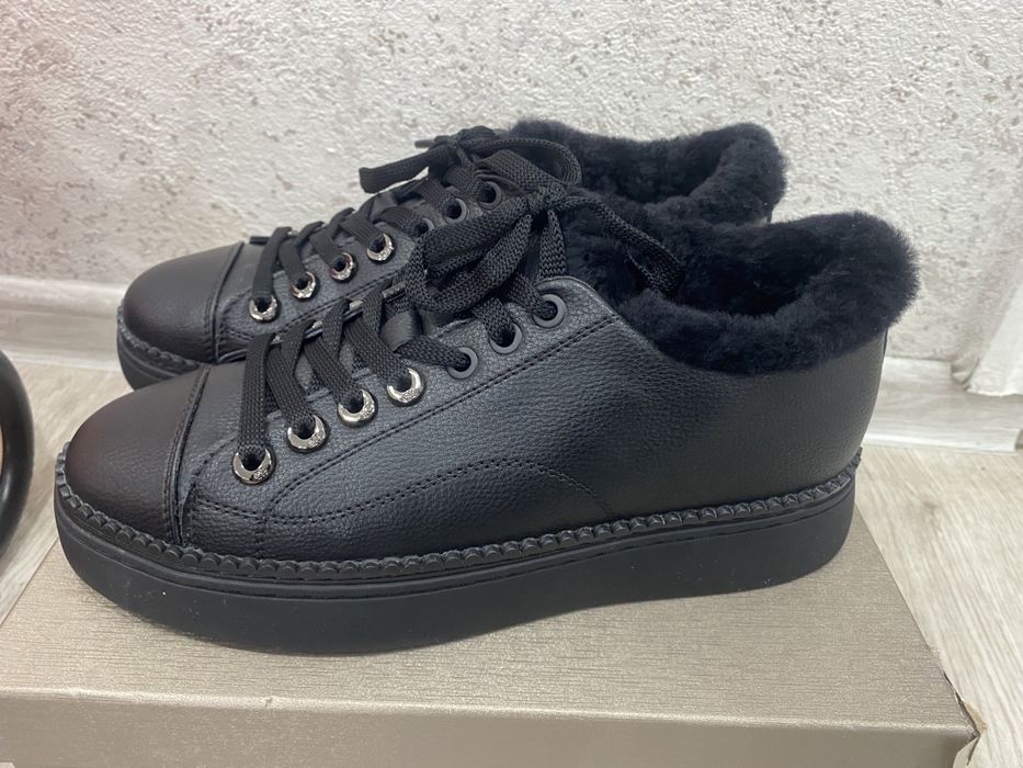 Продам новую женсую обувь зимнюю