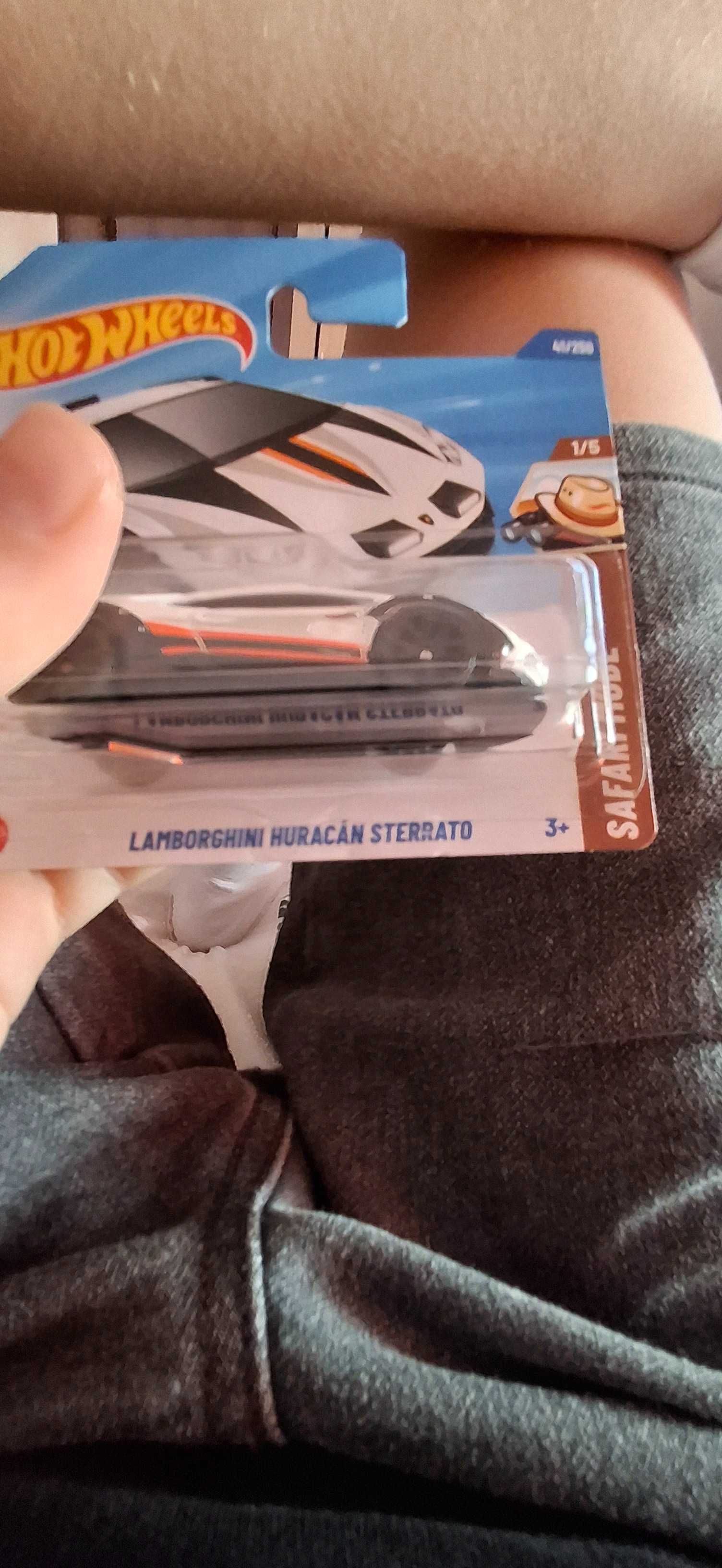 Hotwheels_чистонова количка не отворена laborghini huracan steprato