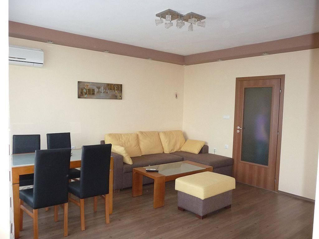 Дава се под наем Двустаен апартамент в Бургас, Изгрев - 68 кв.м за 459 € - Снимка #2