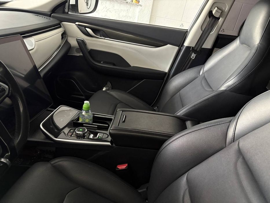 Продам электромобиль Weltmeiste в отличном состоянии.r