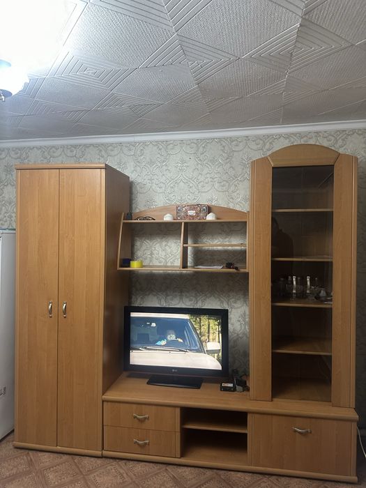 Стенка и камод для гостинной