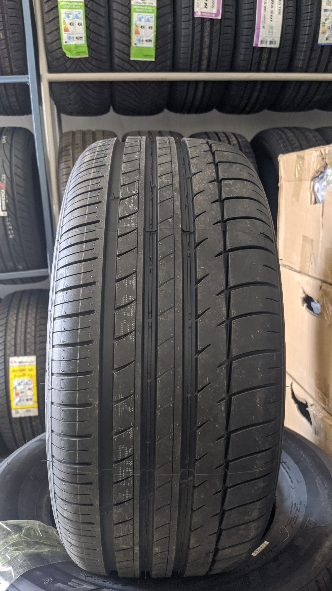 235/45R17 Triangle