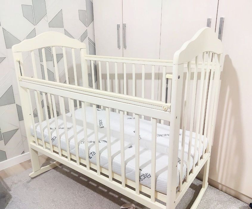 СРОЧНО продается Детская кровать с матрасом