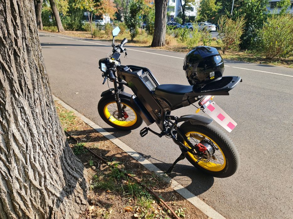 Vând bicicletă electrică stil moto roti fat 20x4.0