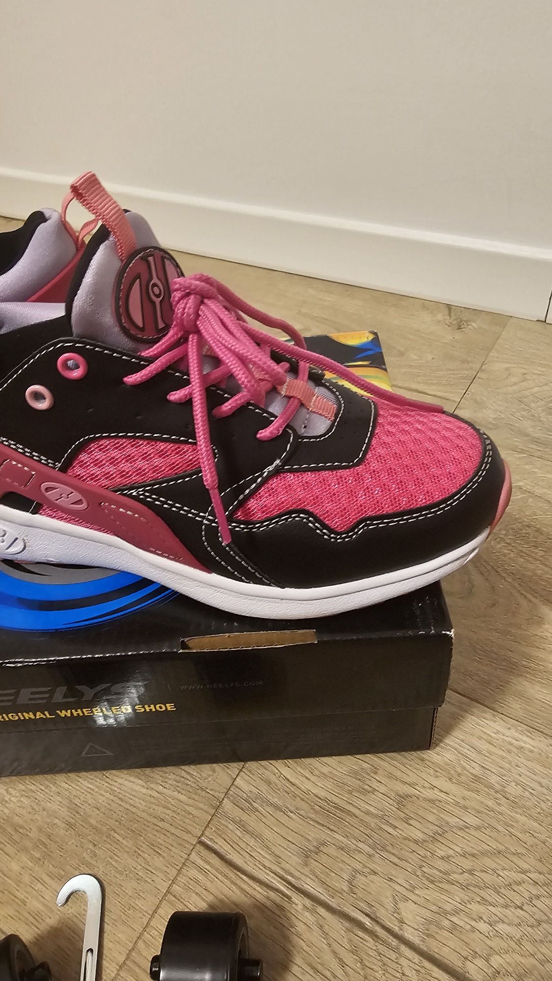 Heelys - adidasi cu roți detasabile, mărimea 34
