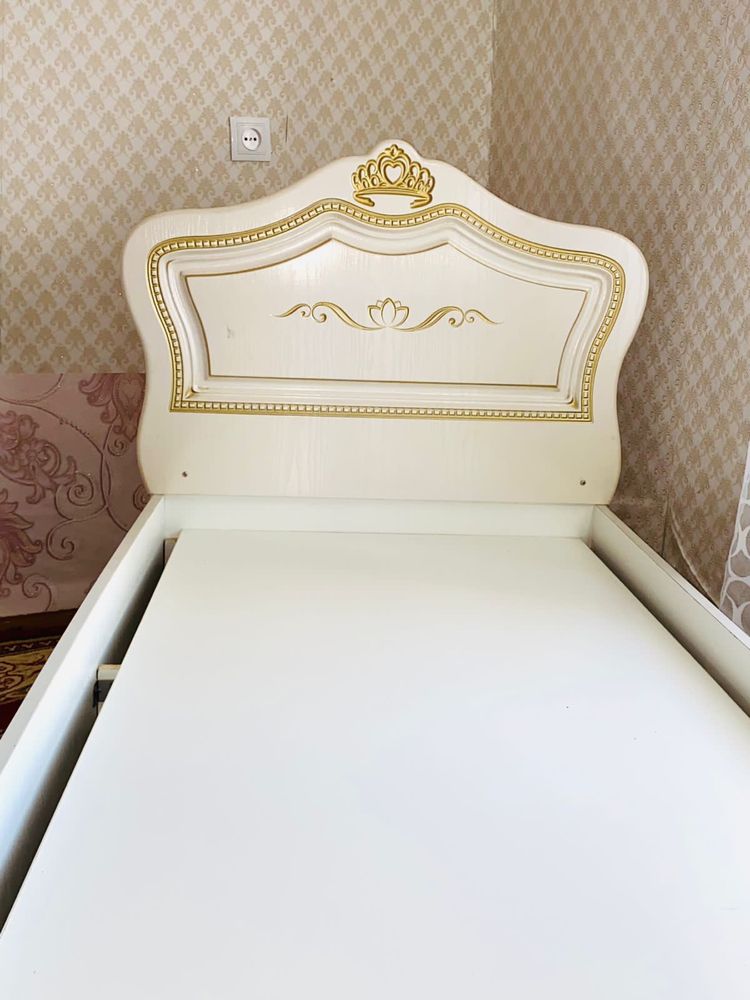 кровать  для детей , без гарантией