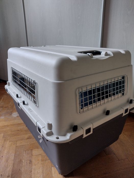 Транспортна клетка за куче на колелца