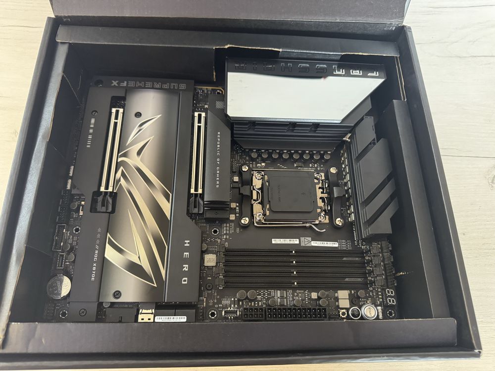Asus ROG Crosshair X870E HERO Wifi7