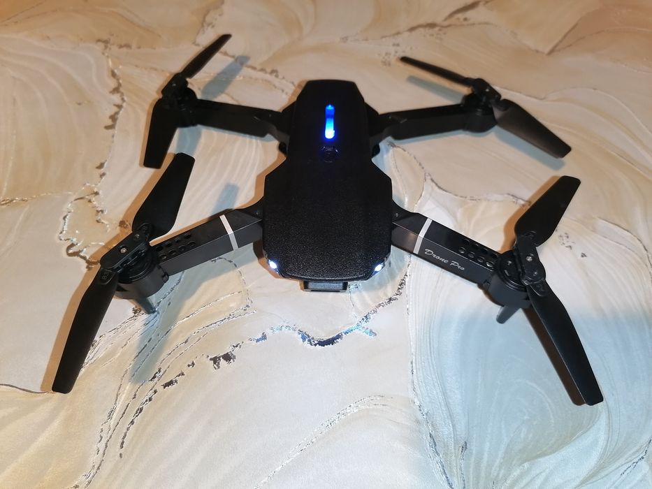 Продавам дрон с камера ЗА ЧАСТИ!