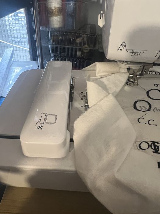 Vand masina de brodat noua doar incercata