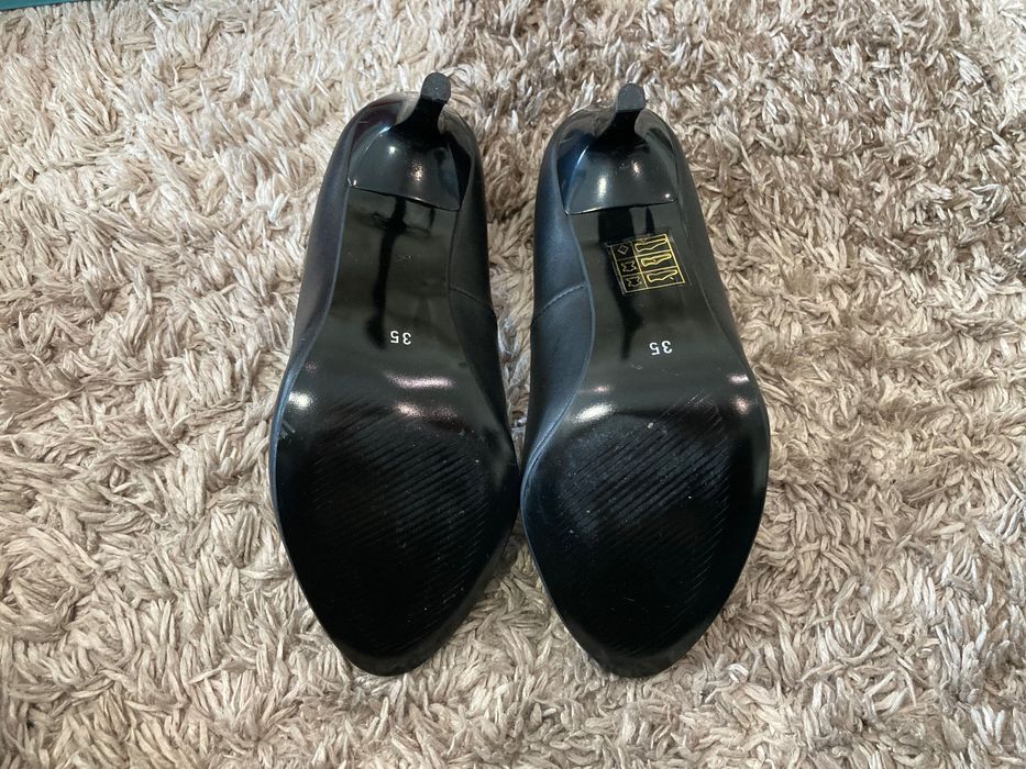 Дамски обувки на ток - цвят черен - размер 35