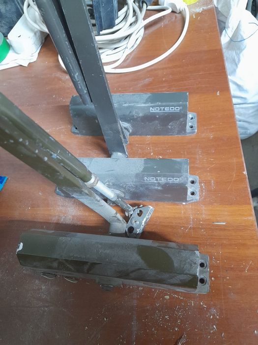 Доводчик для дверий