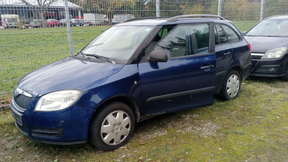 Skoda Fabia 12 benzina pe lanț km reali klima