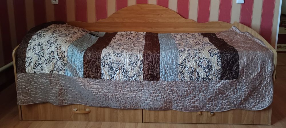 Продам 2 одинаковых кроватей не дорого. Цена указана за одну кровать!