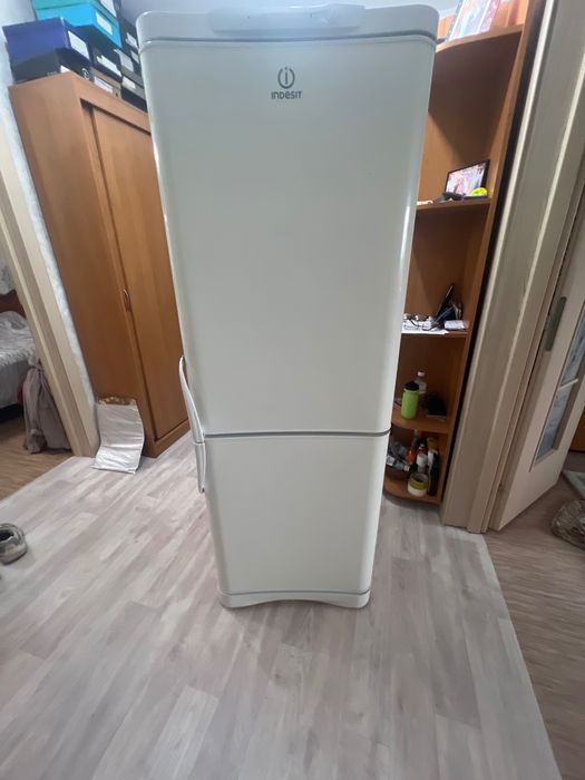 Холодильник indesit