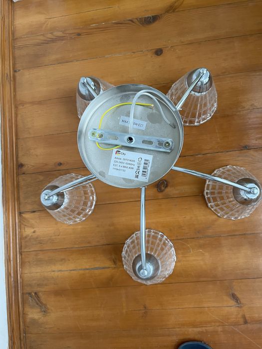 Люстра  в отличном состоянии