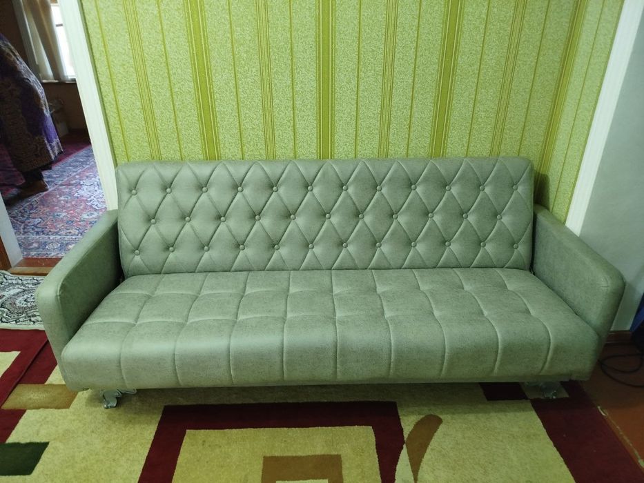 Srochno divan sotiladi