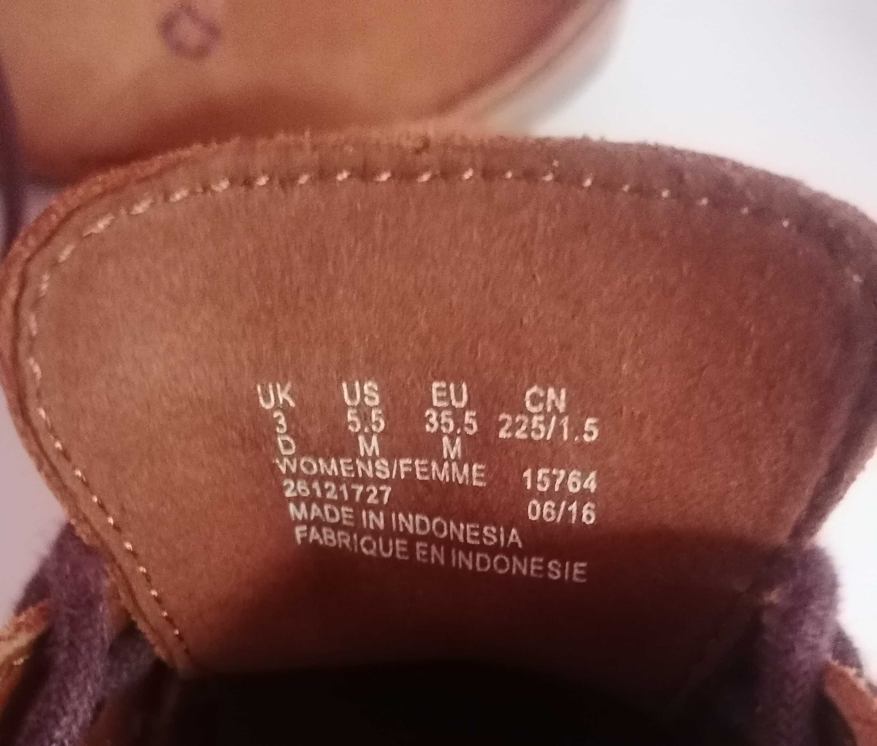 Clarks мокасини много удобни.