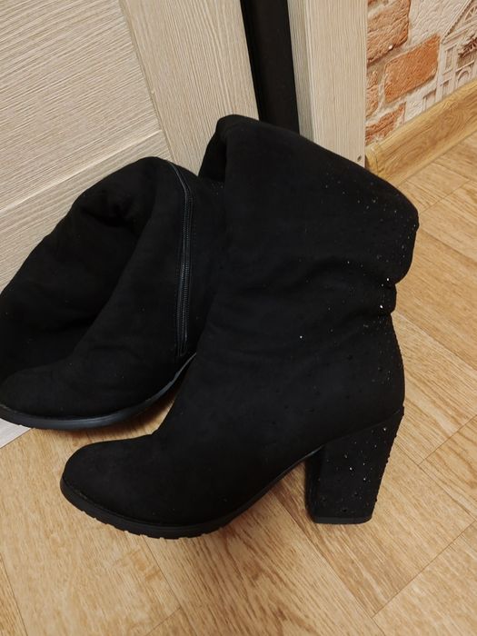 Продам замшевые сапоги, зимнии