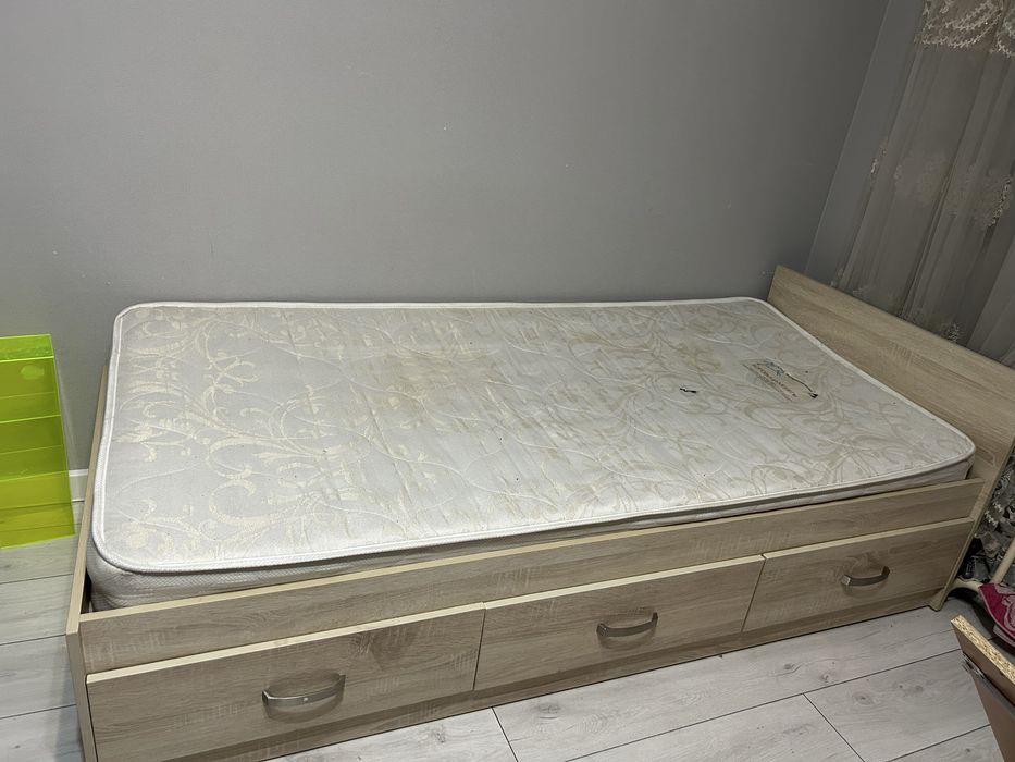 продам кровать  180*70 в отличном состояние