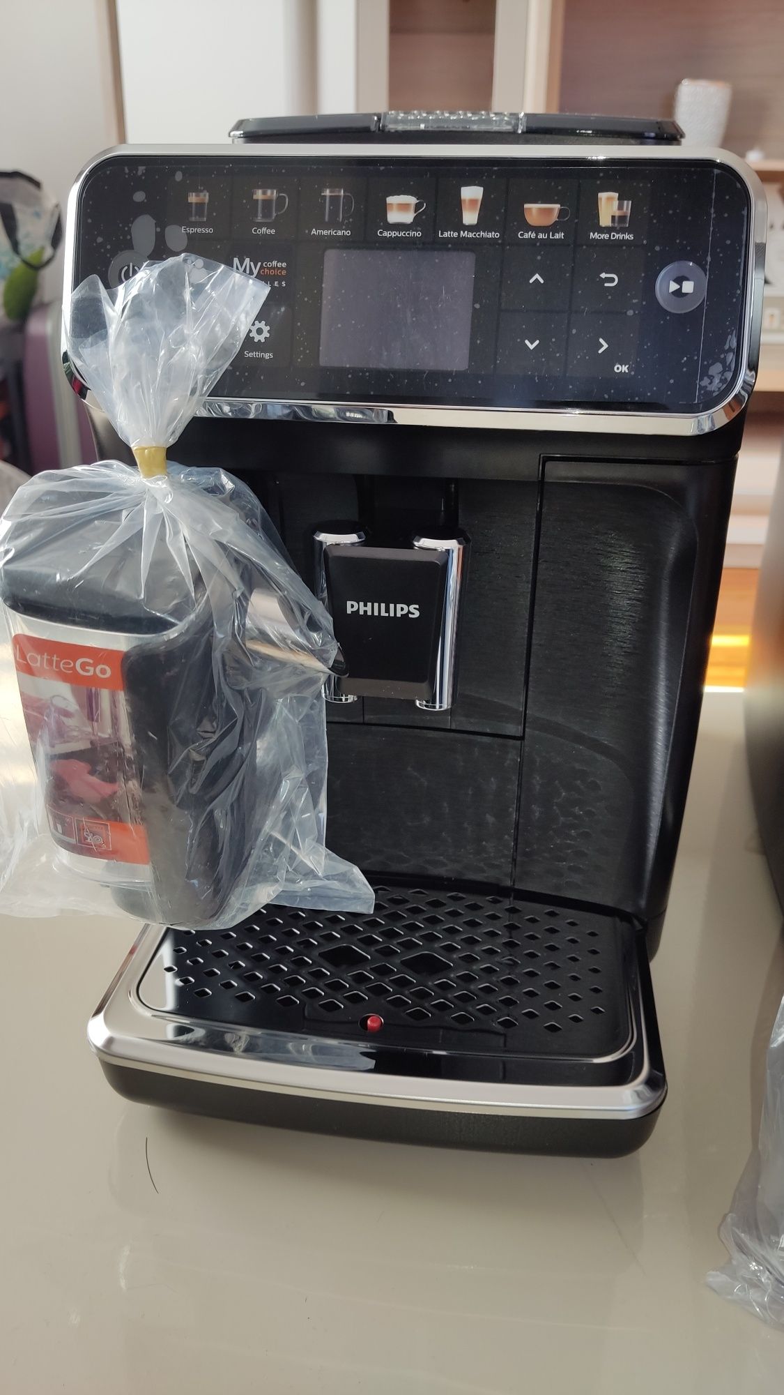 Espressor automat Philips seria 5400 LatteGo