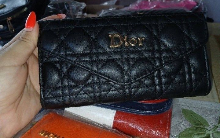 Portofele dama,diverse nuanțe, logo metalic auriu  import Italia